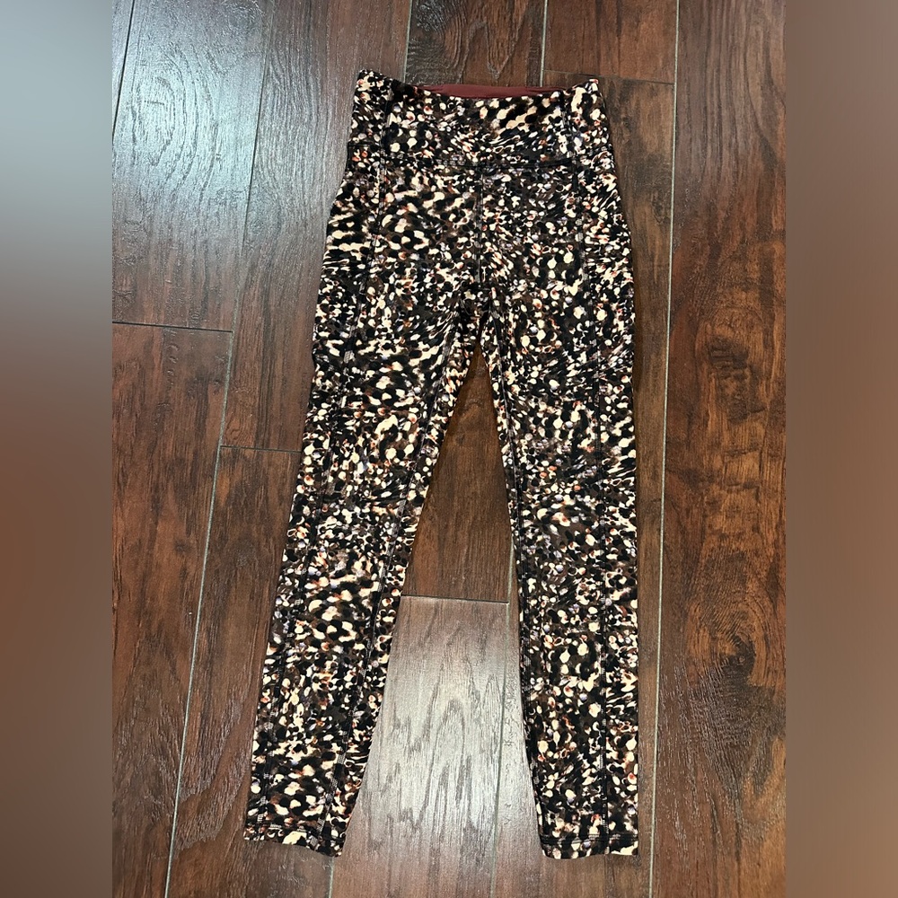 Lululemon Invigorate size 4 High-Rise 25" Motion Flux Multi